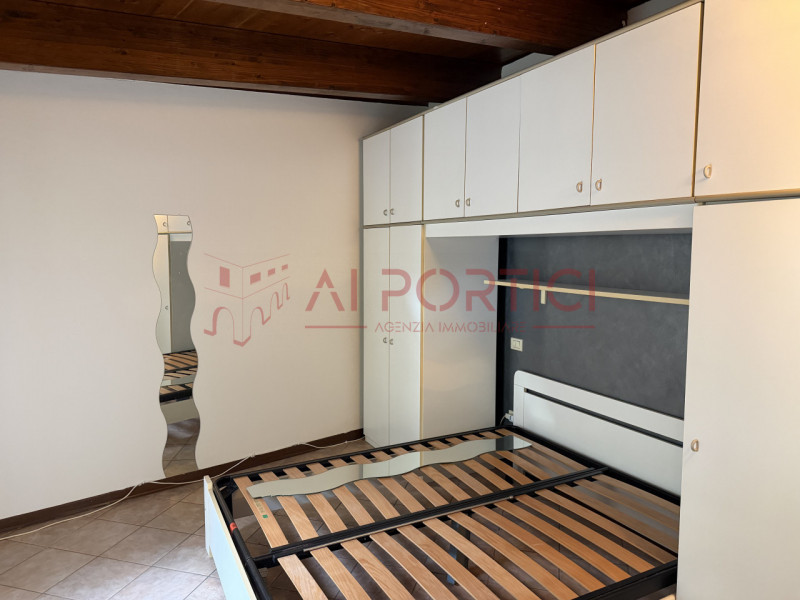 PIOVE DI SACCO Centro storico - Nel cuore del paese, proponiamo APPARTAMENTO con travi a vista si...