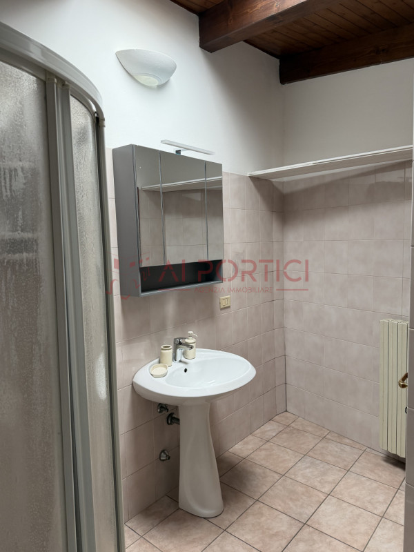 PIOVE DI SACCO Centro storico - Nel cuore del paese, proponiamo APPARTAMENTO con travi a vista si...