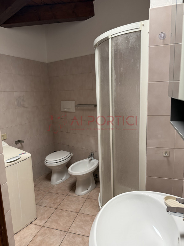 PIOVE DI SACCO Centro storico - Nel cuore del paese, proponiamo APPARTAMENTO con travi a vista si...