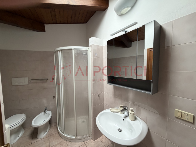 PIOVE DI SACCO Centro storico - Nel cuore del paese, proponiamo APPARTAMENTO con travi a vista si...