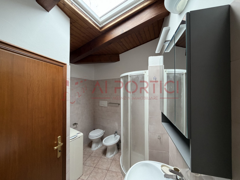 PIOVE DI SACCO Centro storico - Nel cuore del paese, proponiamo APPARTAMENTO con travi a vista si...