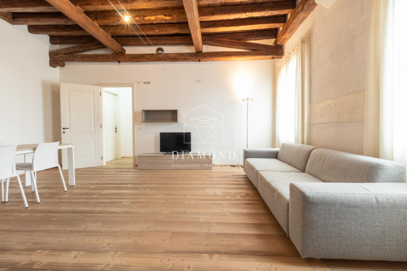 DISPONBIILE DA SUBITO.

Falzè di Trevignano: mini appartamento al piano primo senza ascensore, in...