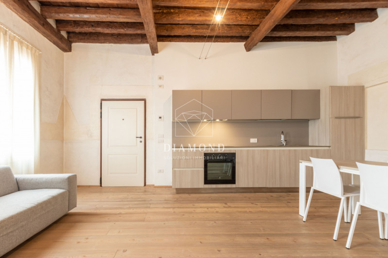 DISPONBIILE DA SUBITO.

Falzè di Trevignano: mini appartamento al piano primo senza ascensore, in...