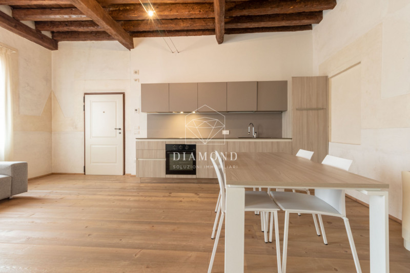 DISPONBIILE DA SUBITO.

Falzè di Trevignano: mini appartamento al piano primo senza ascensore, in...