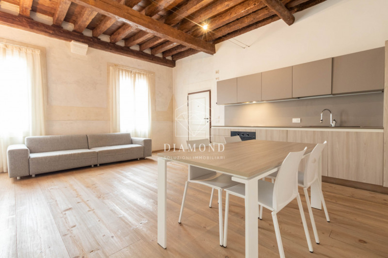 DISPONBIILE DA SUBITO.

Falzè di Trevignano: mini appartamento al piano primo senza ascensore, in...