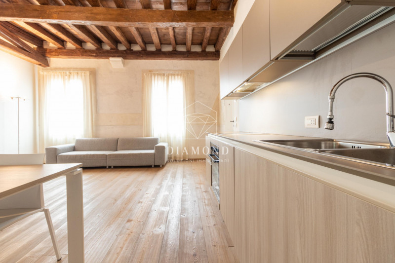 DISPONBIILE DA SUBITO.

Falzè di Trevignano: mini appartamento al piano primo senza ascensore, in...