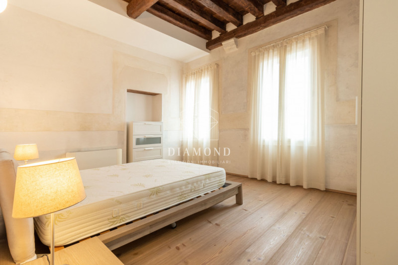 DISPONBIILE DA SUBITO.

Falzè di Trevignano: mini appartamento al piano primo senza ascensore, in...