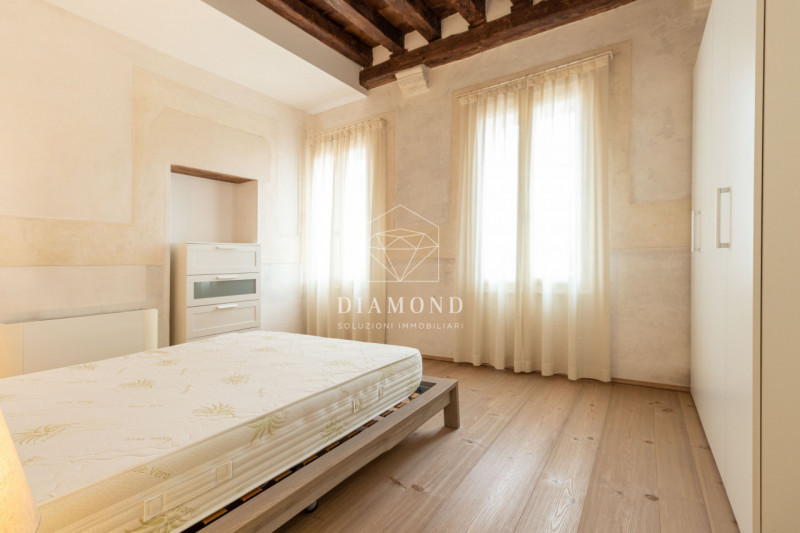 DISPONBIILE DA SUBITO.

Falzè di Trevignano: mini appartamento al piano primo senza ascensore, in...