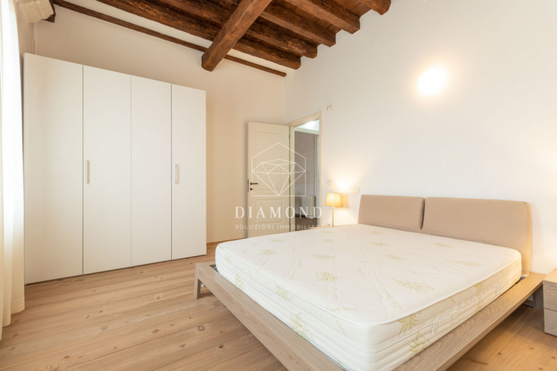 DISPONBIILE DA SUBITO.

Falzè di Trevignano: mini appartamento al piano primo senza ascensore, in...