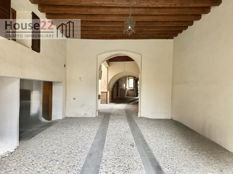 CENTRO STORICO VICENZA. In pieno centro storico in curata palazzina d'epoca proponiamo in affitto...