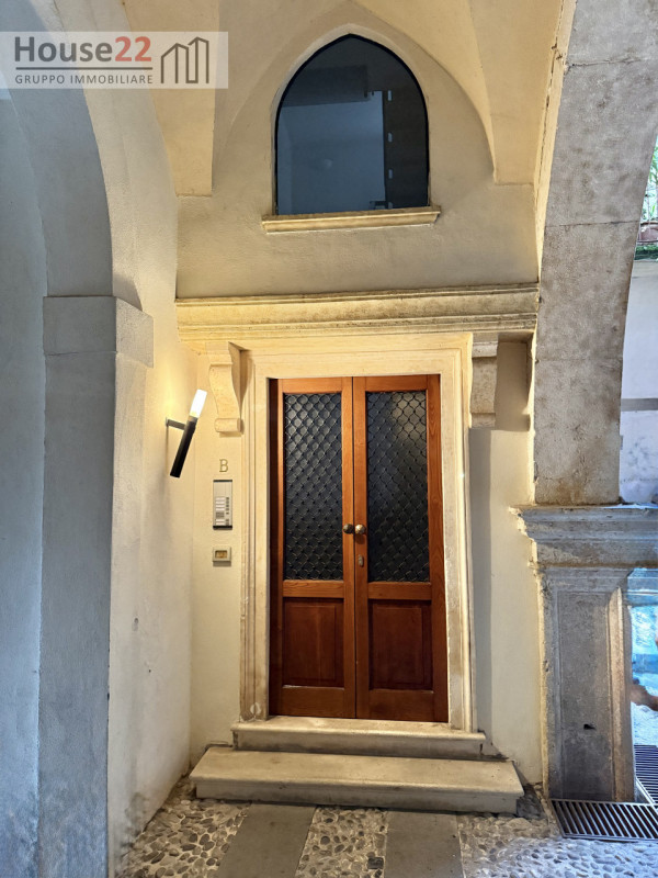 CENTRO STORICO VICENZA. In pieno centro storico in curata palazzina d'epoca proponiamo in affitto...