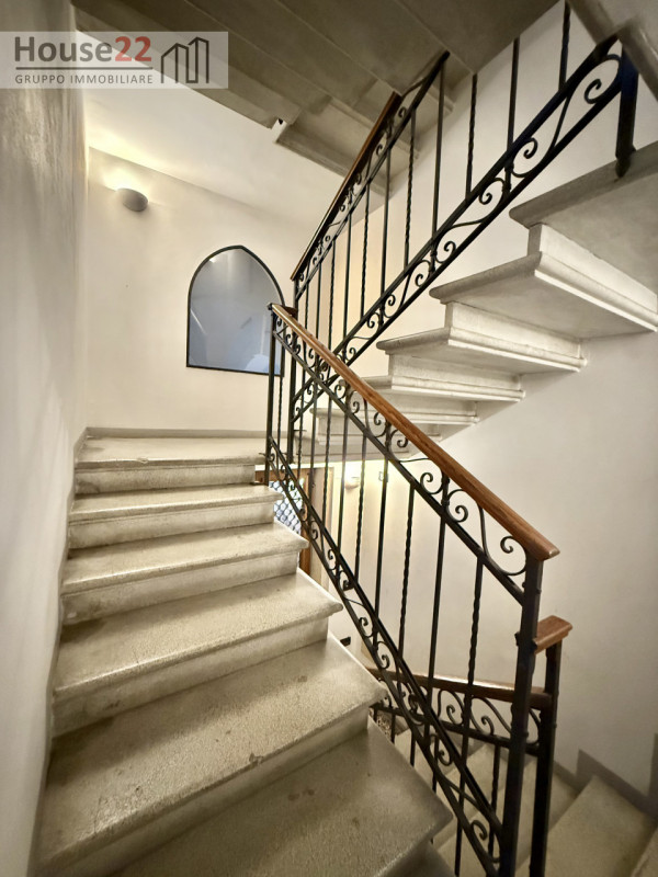 CENTRO STORICO VICENZA. In pieno centro storico in curata palazzina d'epoca proponiamo in affitto...