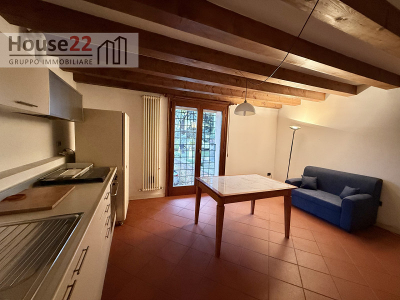 CENTRO STORICO VICENZA. In pieno centro storico in curata palazzina d'epoca proponiamo in affitto...