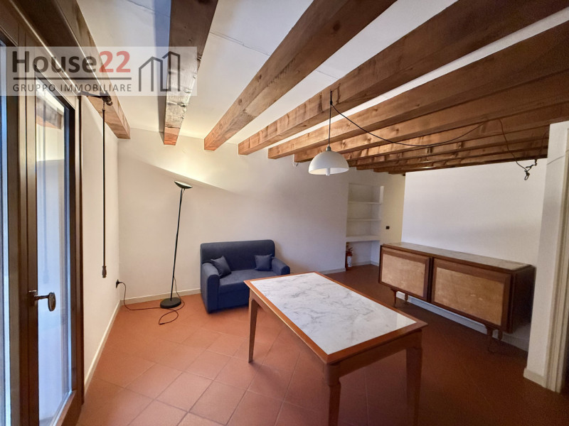 CENTRO STORICO VICENZA. In pieno centro storico in curata palazzina d'epoca proponiamo in affitto...