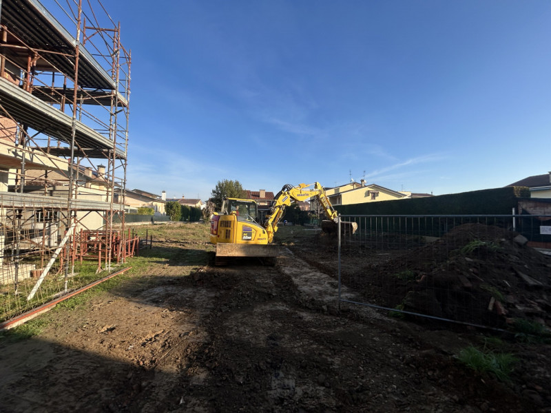 Vivete l’emozione di abitare in un attico che unisce eleganza, comfort e spazi esterni unici, in ...