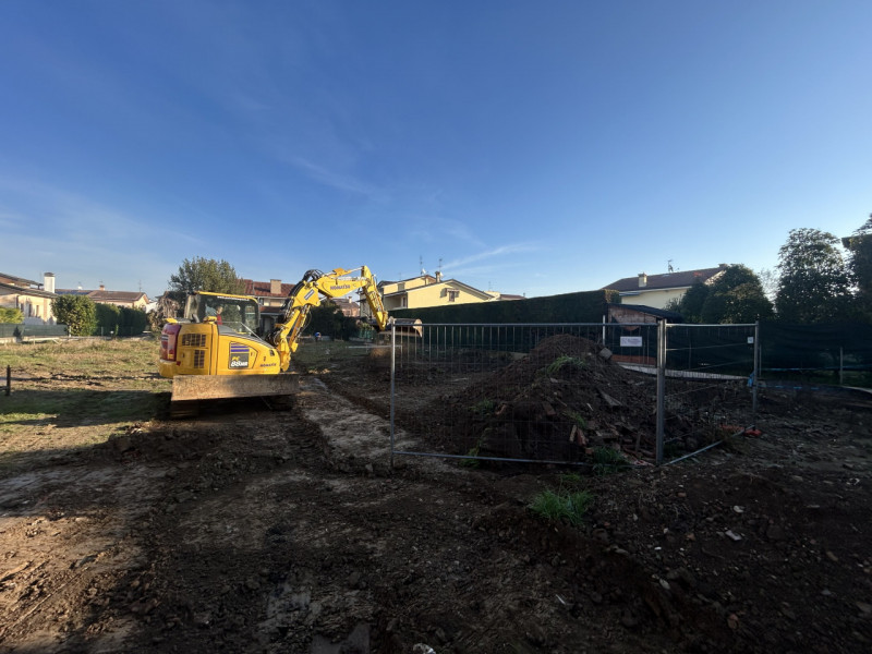 Vivete l’emozione di abitare in un attico che unisce eleganza, comfort e spazi esterni unici, in ...