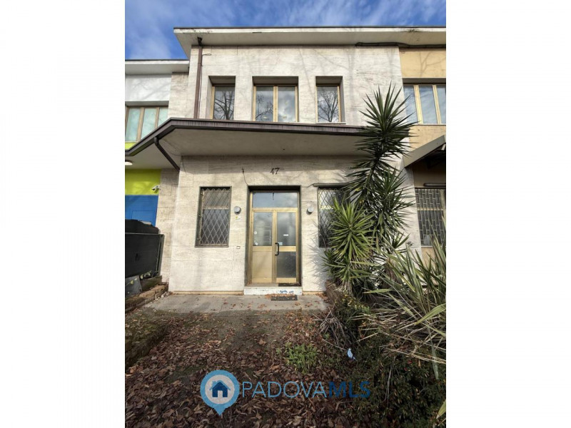 Immobile in esclusiva al Gruppo Padova MLS
ARCELLA – STAZIONE STRUTTURA COMMERCIALE con scoperto....