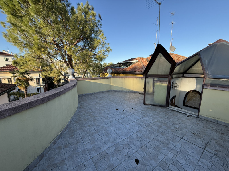 OSPEDALI - NAZARETH
Nella immediata vicinanza agli ospedali, in una delle più belle vie della zon...