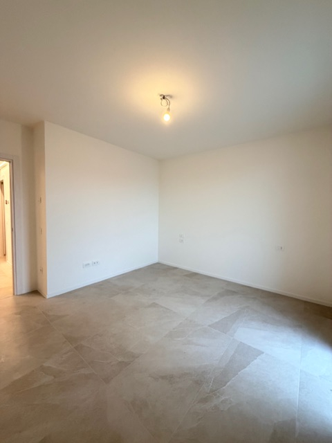 In una palazzina di poche unità, è disponibile un luminoso appartamento di 80 mq netti interni, o...