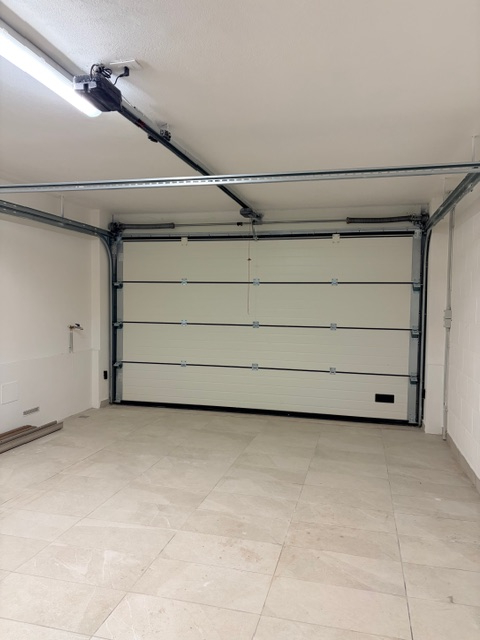 In una palazzina di poche unità, è disponibile un luminoso appartamento di 80 mq netti interni, o...