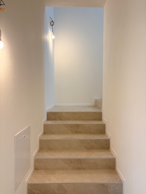 In una palazzina di poche unità, è disponibile un luminoso appartamento di 80 mq netti interni, o...