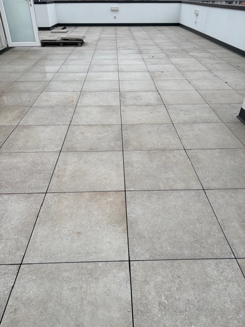 In una palazzina di poche unità, è disponibile un luminoso appartamento di 80 mq netti interni, o...