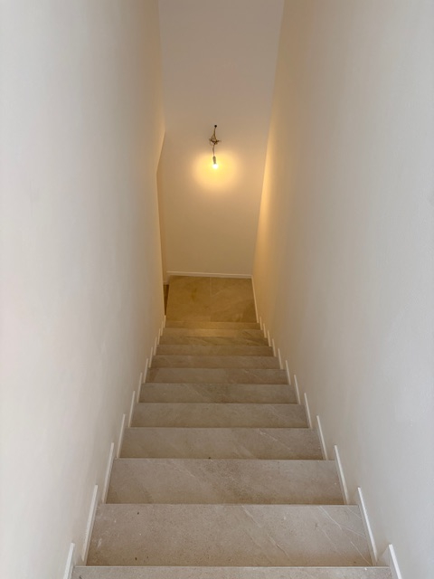 In una palazzina di poche unità, è disponibile un luminoso appartamento di 80 mq netti interni, o...