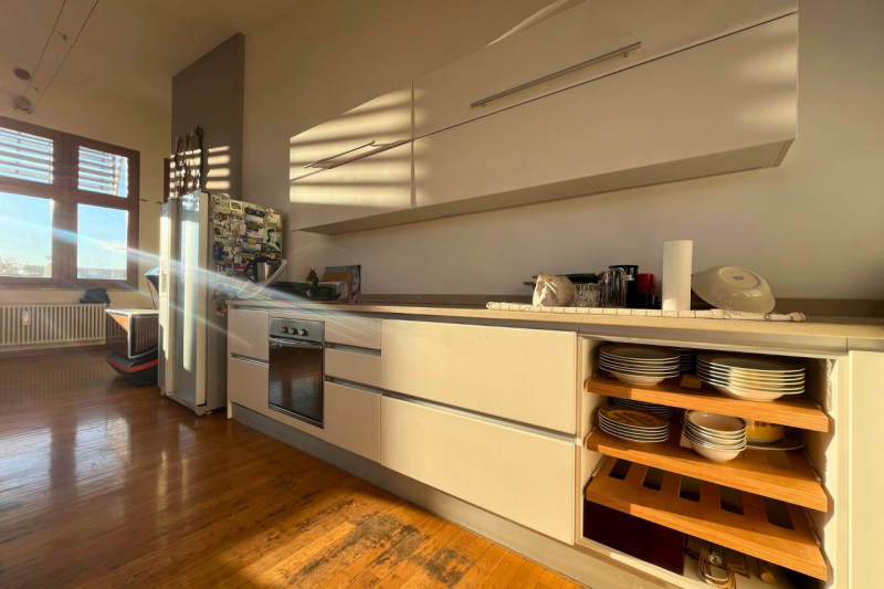 A pochi passi dal centro storico di Vicenza, proponiamo in vendita un esclusivo attico di circa 2...