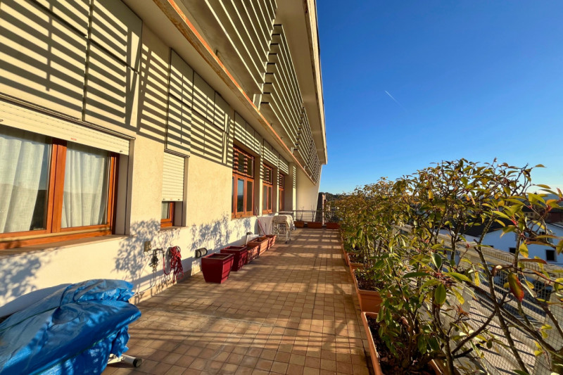 A pochi passi dal centro storico di Vicenza, proponiamo in vendita un esclusivo attico di circa 2...