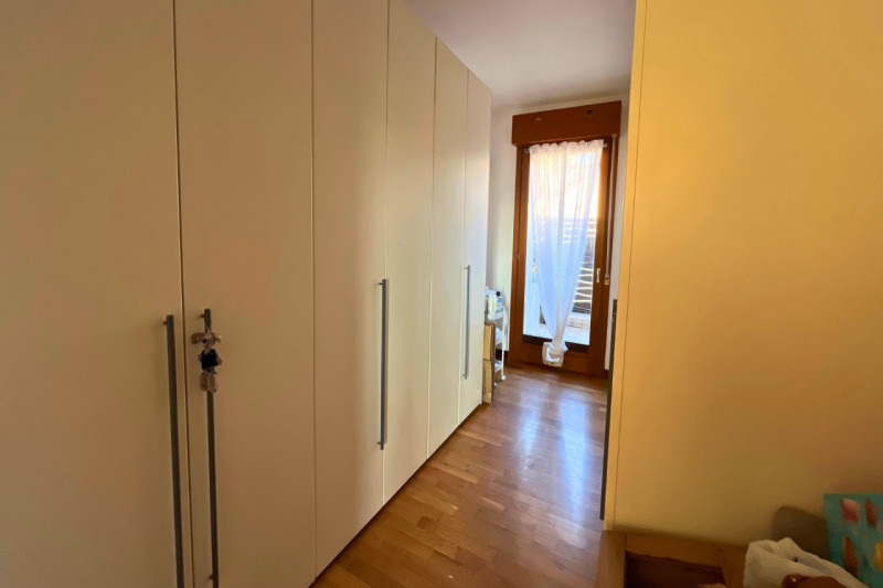 A pochi passi dal centro storico di Vicenza, proponiamo in vendita un esclusivo attico di circa 2...