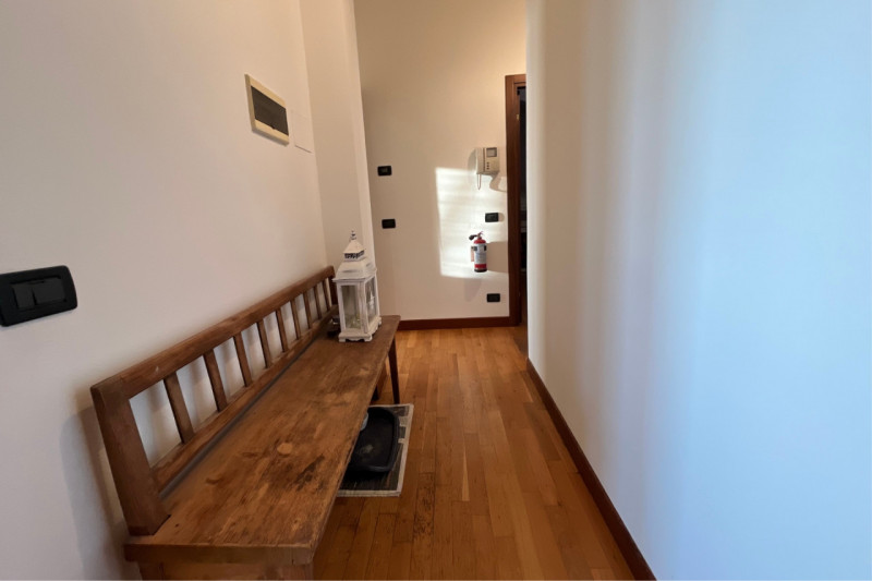 A pochi passi dal centro storico di Vicenza, proponiamo in vendita un esclusivo attico di circa 2...