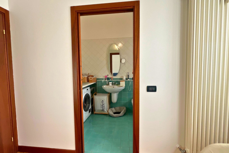 A pochi passi dal centro storico di Vicenza, proponiamo in vendita un esclusivo attico di circa 2...