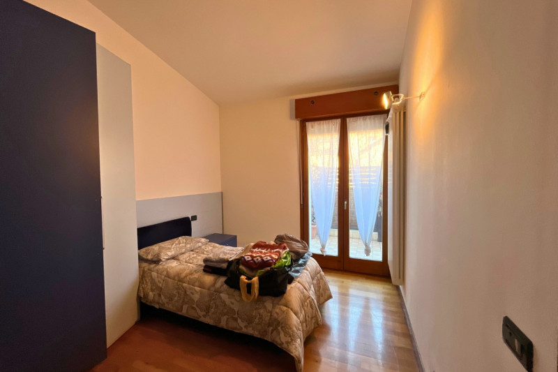 A pochi passi dal centro storico di Vicenza, proponiamo in vendita un esclusivo attico di circa 2...