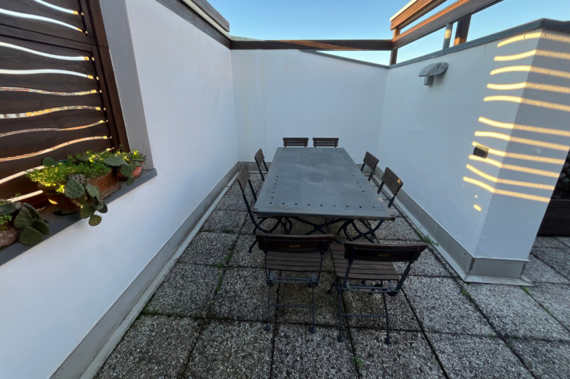 A pochi passi dal centro storico di Vicenza, proponiamo in vendita un esclusivo attico di circa 2...