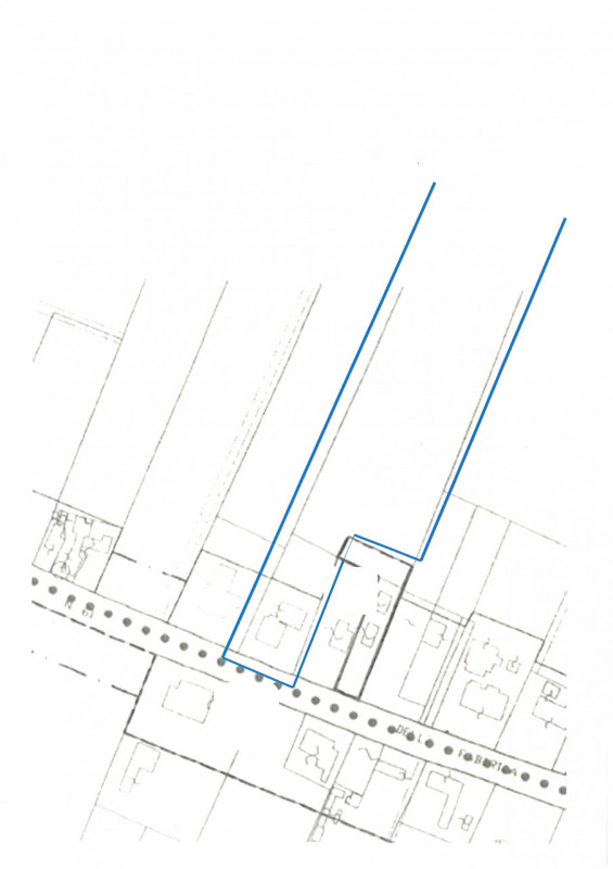 Proponiamo, a Giarre di Abano Terme, un terreno agricolo di 8.097 mq con accesso da strada princi...