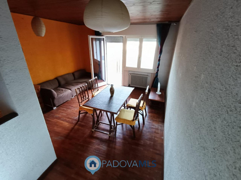 Immobile in esclusiva al Gruppo Padova MLS
Padova in zona Fiera comoda agli istituti universitari...