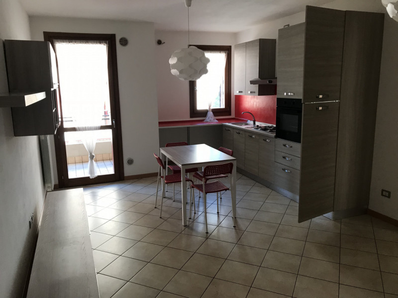 VIGONZA CENTRO, all'interno del "Residence Le Villette", luminoso APPARTAMENTO trilocale, ATTUALM...