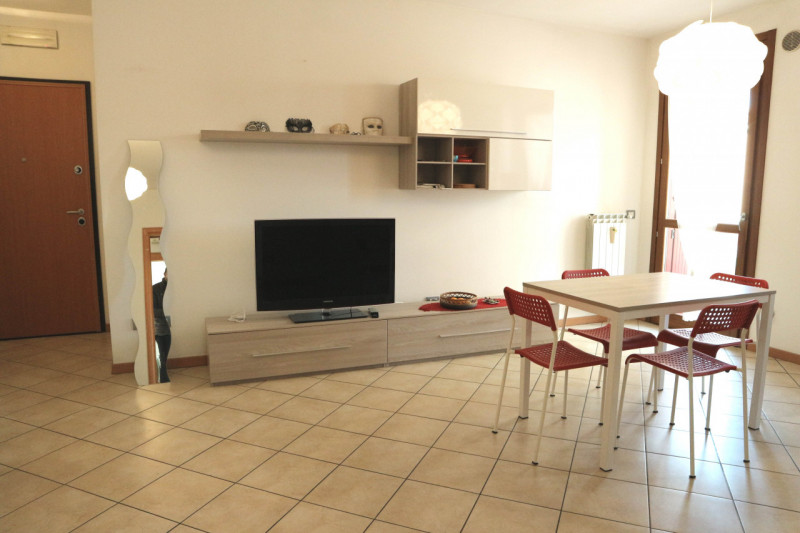 VIGONZA CENTRO, all'interno del "Residence Le Villette", luminoso APPARTAMENTO trilocale, ATTUALM...