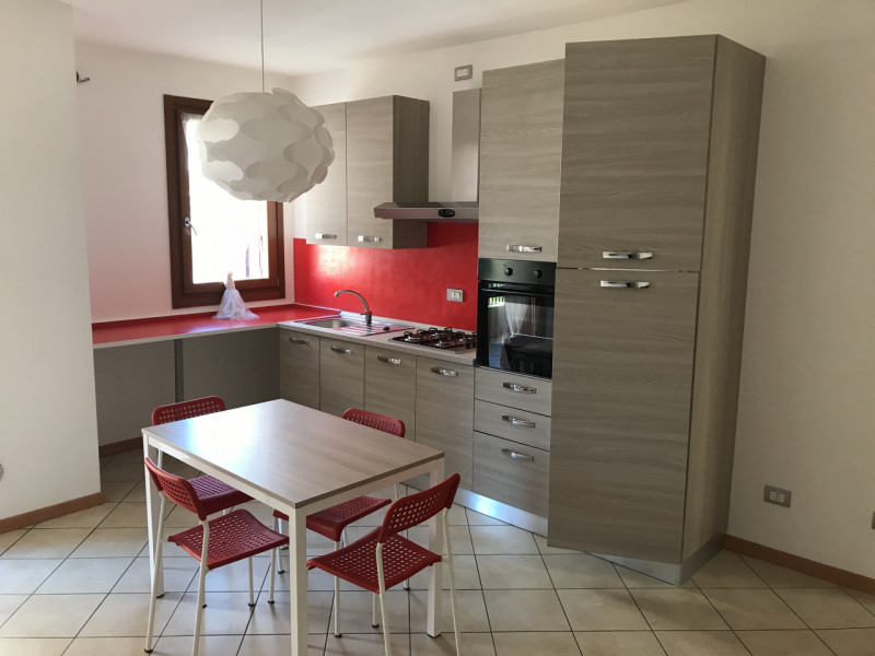 VIGONZA CENTRO, all'interno del "Residence Le Villette", luminoso APPARTAMENTO trilocale, ATTUALM...