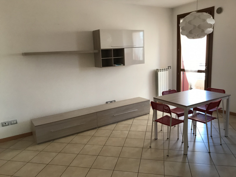 VIGONZA CENTRO, all'interno del "Residence Le Villette", luminoso APPARTAMENTO trilocale, ATTUALM...