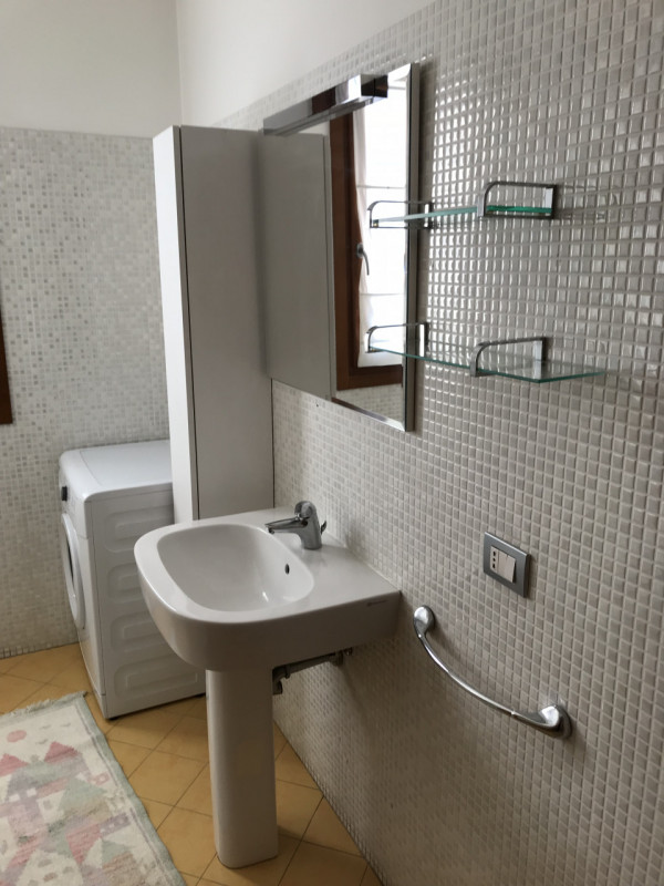 VIGONZA CENTRO, all'interno del "Residence Le Villette", luminoso APPARTAMENTO trilocale, ATTUALM...