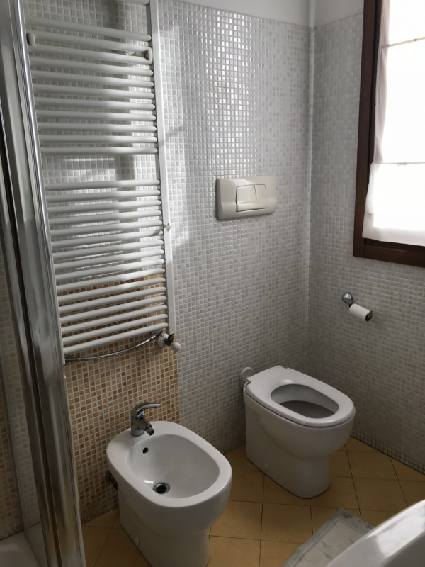 VIGONZA CENTRO, all'interno del "Residence Le Villette", luminoso APPARTAMENTO trilocale, ATTUALM...