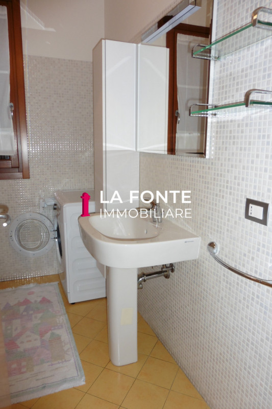 VIGONZA CENTRO, all'interno del "Residence Le Villette", luminoso APPARTAMENTO trilocale, ATTUALM...