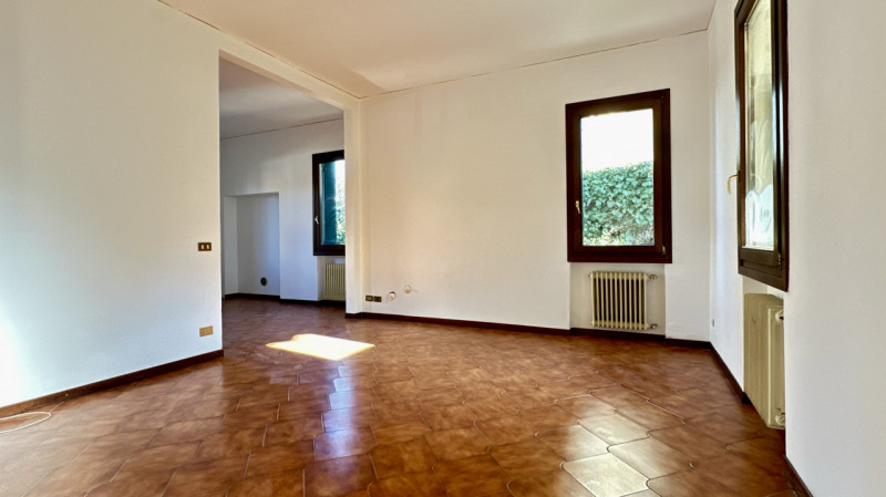 In contesto residenziale di pregio, in zona particolarmente interessante, ovvero nell'immediato f...