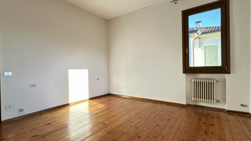 In contesto residenziale di pregio, in zona particolarmente interessante, ovvero nell'immediato f...