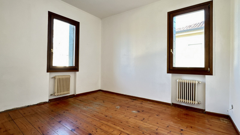 In contesto residenziale di pregio, in zona particolarmente interessante, ovvero nell'immediato f...