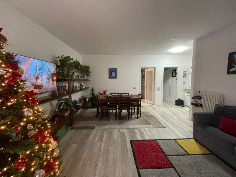 Scopri il tuo nuovo rifugio nel cuore di Selvazzano Dentro, precisamente nella rinomata zona di S...