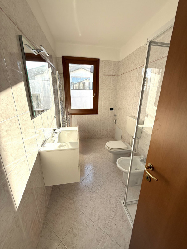 (Per INFO Roberto 3888920530) Scopri questo delizioso Bilocale situato nel cuore di Montebelluna....