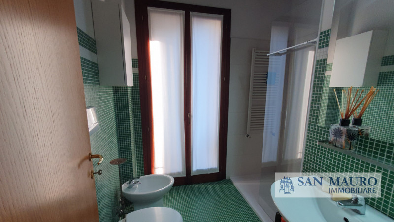 VICENZA - Centro Storico: ampio MINI APPARTAMENTO parzialmente arredato al secondo piano con asce...