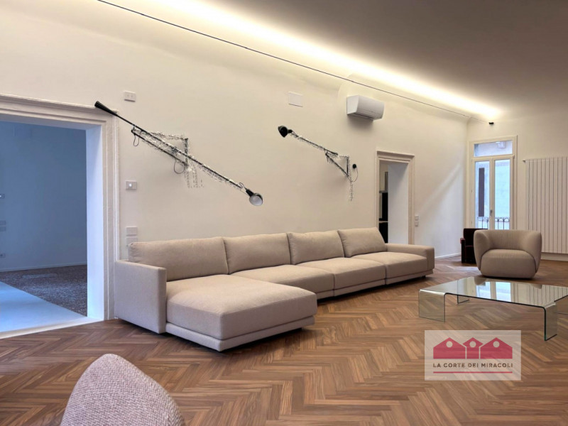 CENTRO STORICO - CONTRA' GARIBALDI: PIANO NOBILE IN PALAZZO DEL '600 RISTRUTTURATO A NUOVO NEL 20...